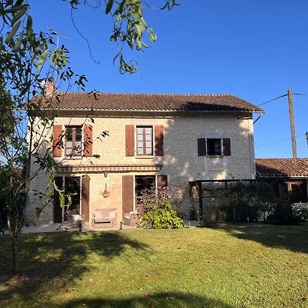 Les Bruyeres B&B Montbron ภายนอก รูปภาพ