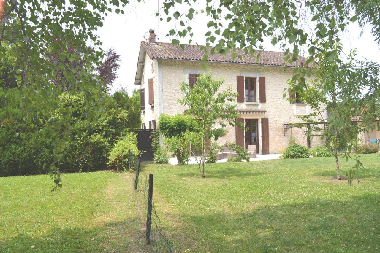 Les Bruyeres B&B Montbron ภายนอก รูปภาพ