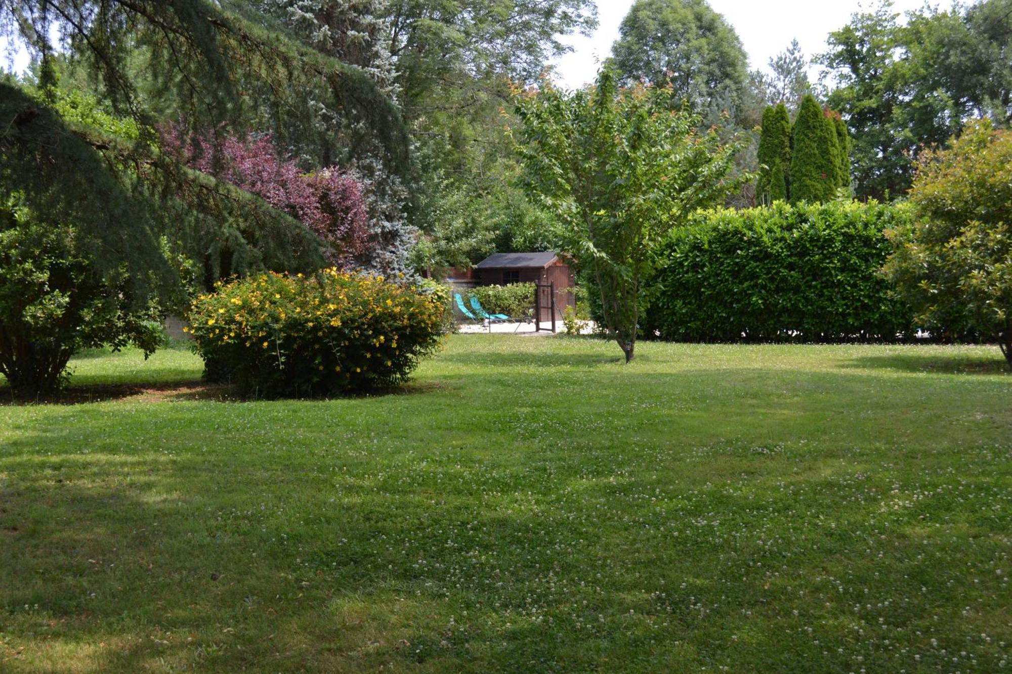 Les Bruyeres B&B Montbron ภายนอก รูปภาพ