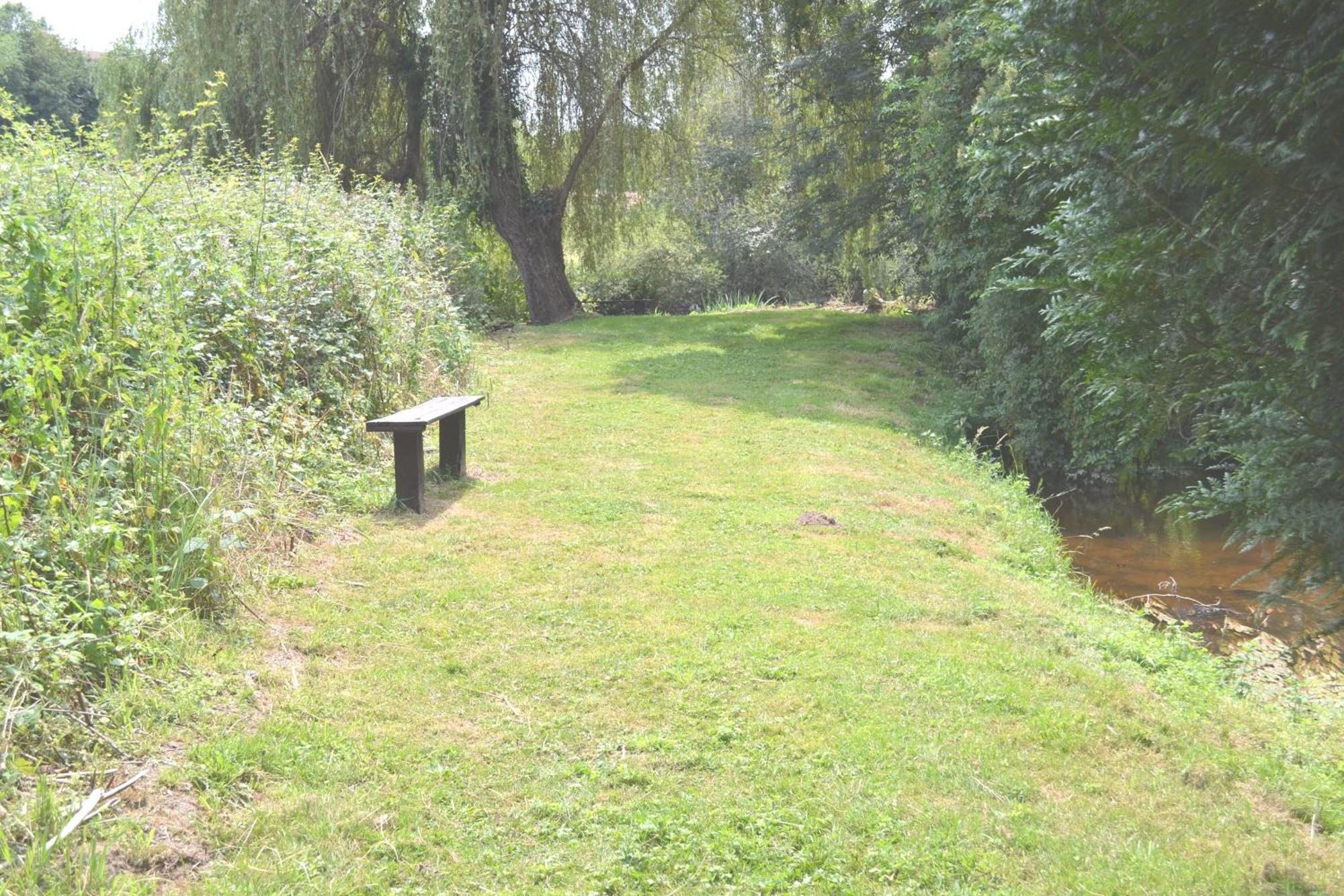 Les Bruyeres B&B Montbron ภายนอก รูปภาพ