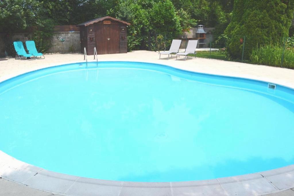 Les Bruyeres B&B Montbron ภายนอก รูปภาพ